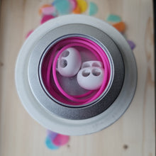 Lade das Bild in den Galerie-Viewer, Set zum Maschen Stilllegen, 1 Hohlraumschnur (3 Meter ) und 2 Stopper im Metalldöschen Pink