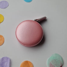 Lade das Bild in den Galerie-Viewer, Maßband, Kunstleder 150 cm in der Farbe Rose metallic