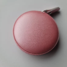 Lade das Bild in den Galerie-Viewer, Maßband, Kunstleder 150 cm in der Farbe Rose metallic