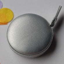 Lade das Bild in den Galerie-Viewer, Maßband, Kunstleder 150 cm in der Farbe Silber