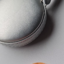 Lade das Bild in den Galerie-Viewer, Maßband, Kunstleder 150 cm in der Farbe Silber