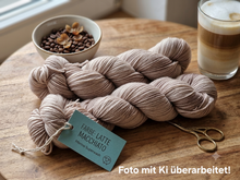 Lade das Bild in den Galerie-Viewer, Latte Macchiato, Velvet Touch, Fingering weight,100 Gramm, 400 Meter, mit Liebe handgefärbt. )