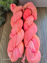Lade das Bild in den Galerie-Viewer, Believe, Oasis400, Fingering weight,100 Gramm, 400 Meter, mit Liebe handgefärbt.