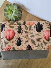 Lade das Bild in den Galerie-Viewer, Kleine Karo Bag mit viel Liebe handgenäht, Modell Käfer