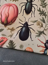 Lade das Bild in den Galerie-Viewer, Kleine Karo Bag mit viel Liebe handgenäht, Modell Käfer