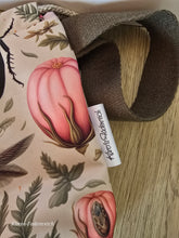 Lade das Bild in den Galerie-Viewer, Kleine Karo Bag mit viel Liebe handgenäht, Modell Käfer