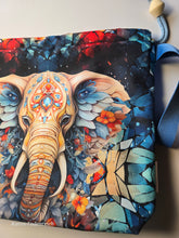 Lade das Bild in den Galerie-Viewer, Große Karo Bag, mit viel Liebe handgenäht, Modell Elefant