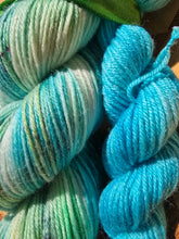 Lade das Bild in den Galerie-Viewer, Sommerbrise, Bamburino, Fingering weight,100 Gramm, 400 Meter + MiniSkein 20 Gramm, mit Liebe handgefärbt.