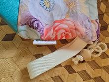 Lade das Bild in den Galerie-Viewer, Kleine Karo Bag mit viel Liebe handgenäht, Modell: Blütenpracht