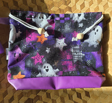 Lade das Bild in den Galerie-Viewer, Große Karo Bag, mit viel Liebe handgenäht, Modell: ☆ 👻, purpur Boden