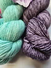 Lade das Bild in den Galerie-Viewer, NIMM WAS DA IST!,   100er Single Garn Set, 1 Knäuel Extraklasse handgefärbt