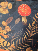 Lade das Bild in den Galerie-Viewer, Kleine Karo Bag mit viel Liebe handgenäht, Modell: Pilze!