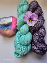 Lade das Bild in den Galerie-Viewer, NIMM WAS DA IST!,   100er Single Garn Set, 1 Knäuel Extraklasse handgefärbt