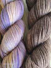 Lade das Bild in den Galerie-Viewer, Bao Bao Set Nummer 4 XXL , Oasis400 Velvet touch, Fingering weight,100 Gramm, 1600 Meter, mit Liebe handgefärbt.