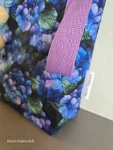 Lade das Bild in den Galerie-Viewer, Große Karo Bag, mit viel Liebe handgenäht, Modell Hortensie