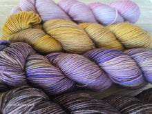 Lade das Bild in den Galerie-Viewer, Bao Bao Set Nummer 4 XXL , Oasis400 Velvet touch, Fingering weight,100 Gramm, 1600 Meter, mit Liebe handgefärbt.