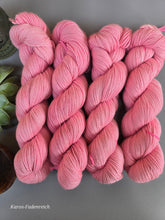 Lade das Bild in den Galerie-Viewer, Neu im Shop, , Alpaca Traum- Set, Alpaca, Merino, Seide 400 Gramm, 400 Meter mit Liebe handgefärbt.