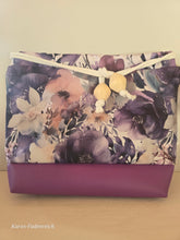 Lade das Bild in den Galerie-Viewer, Kleine Karo Bag mit viel Liebe handgenäht, Modell: Blütentraum!