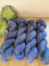 Lade das Bild in den Galerie-Viewer, Neu im Shop Alpaca Traum- Set, Alpaca, Merino, Seide 400 Gramm, 400 Meter mit Liebe handgefärbt. Name: Peterchens Mondfahrt