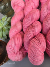 Lade das Bild in den Galerie-Viewer, Neu im Shop, , Alpaca Traum- Set, Alpaca, Merino, Seide 400 Gramm, 400 Meter mit Liebe handgefärbt.