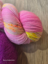 Lade das Bild in den Galerie-Viewer, Fleur Set #4 Oasis400 und ProLana Seta Suri Set, Fingering weight,100 Gramm, 400 Meter,4 Knäuel Seta Suri.