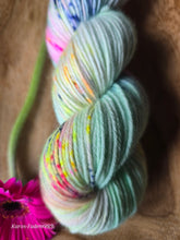 Lade das Bild in den Galerie-Viewer, Oasis280, 75/25 Superfine , 100 Gramm, 280 Meter, Peppermint Paddy