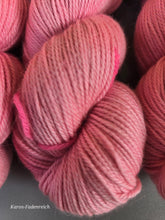 Lade das Bild in den Galerie-Viewer, Neu im Shop, , Alpaca Traum- Set, Alpaca, Merino, Seide 400 Gramm, 400 Meter mit Liebe handgefärbt.