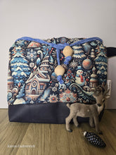 Lade das Bild in den Galerie-Viewer, Weihnachten, kleine Karo Bag mit viel Liebe handgenäht, Modell: Mitternachts-Eiszauber!