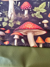 Lade das Bild in den Galerie-Viewer, Große Karo Bag, mit viel Liebe handgenäht, Modell: 🍄 Pilze