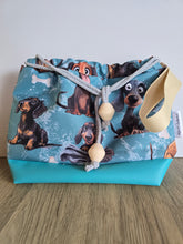 Lade das Bild in den Galerie-Viewer, Kleine Karo Bag mit viel Liebe handgenäht, Modell: Dackelliebe!
