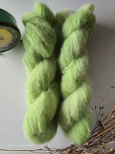 Lade das Bild in den Galerie-Viewer, Neu im Shop, Söffchen, 50 Gramm, 280 Meter, mit viel Liebe handgefärbt, Farbe: Granny Smith