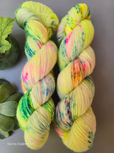Lade das Bild in den Galerie-Viewer, Frohnatur,  Single Garn , Fingering, 100 Gramm , 400 Meter , mit Liebe handgefärbt