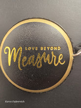 Lade das Bild in den Galerie-Viewer, Maßband, Kunstleder 150 cm in der Farbe Love beyond