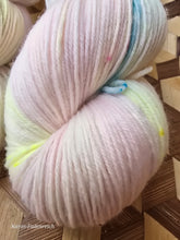 Lade das Bild in den Galerie-Viewer, Bambiboo Oasis400 Velvet Touch, Fingering weight,100 Gramm, 400 Meter, mit Liebe handgefärbt.