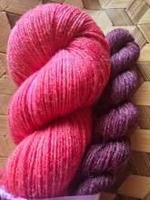 Lade das Bild in den Galerie-Viewer, Sommerliebe, Bamburino, Fingering weight,100 Gramm, 400 Meter + MiniSkein 20 Gramm, mit Liebe handgefärbt.