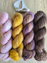 Lade das Bild in den Galerie-Viewer, Bao Bao Set Nummer 4 XXL , Oasis400 Velvet touch, Fingering weight,100 Gramm, 1600 Meter, mit Liebe handgefärbt.