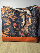 Lade das Bild in den Galerie-Viewer, Große Karo Bag, mit viel Liebe handgenäht, Pilze mit Boden