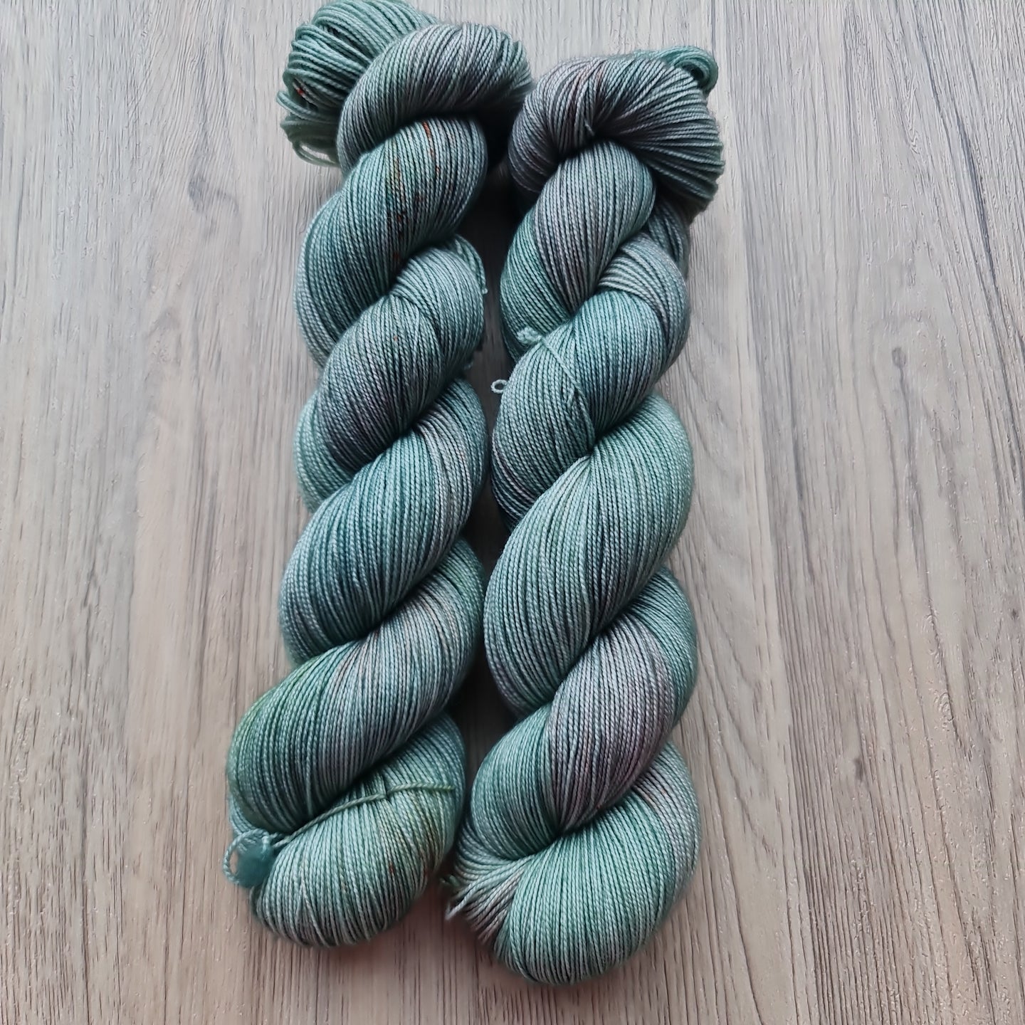 Glückspfennig Luxery Perlgarn Merino Lace  600 Meter, Freude pur beim Verstricken, mit Liebe handgefärbt.