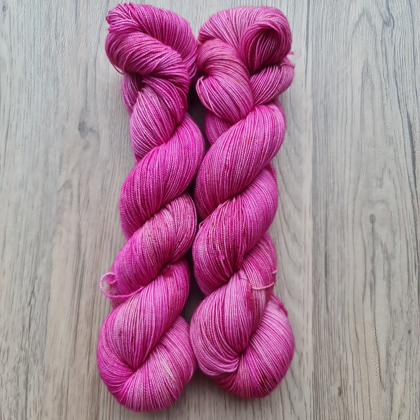 Kirschblüte Luxery Perlgarn Merino Lace  600 Meter, Freude pur beim Verstricken, mit Liebe handgefärbt.