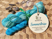 Lade das Bild in den Galerie-Viewer, Sommerbrise,  Bamburino, Fingering weight,100 Gramm, 400 Meter + MiniSkein 20 Gramm, mit Liebe handgefärbt.
