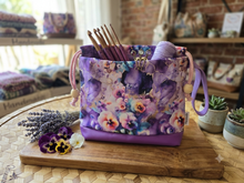 Lade das Bild in den Galerie-Viewer, Sonderpreis, große Karo Bag, mit viel Liebe handgenäht, Stiefmütterchen
