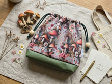 Lade das Bild in den Galerie-Viewer, Große Karo Bag, mit viel Liebe handgenäht, Modell: 🍄 Pilze
