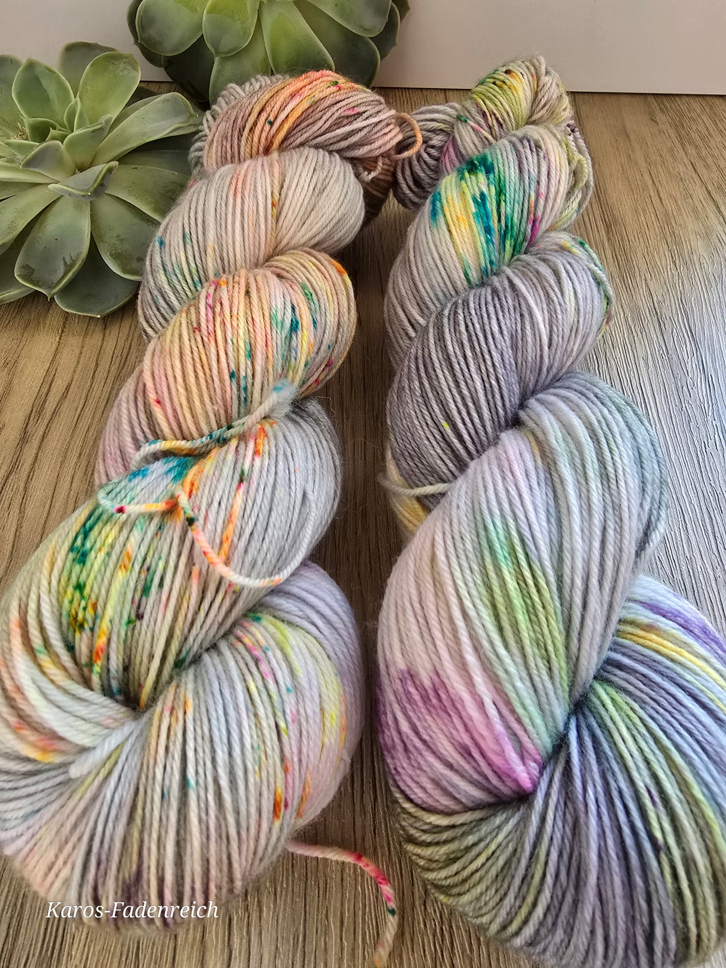 Regenbogenstaub, Oasis400, Fingering weight,100 Gramm, 400 Meter, mit Liebe handgefärbt.