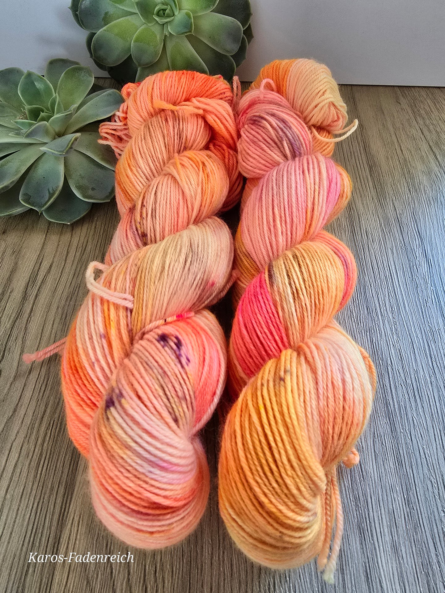Flowerpower, Oasis400, Fingering weight,100 Gramm, 400 Meter, mit Liebe handgefärbt.