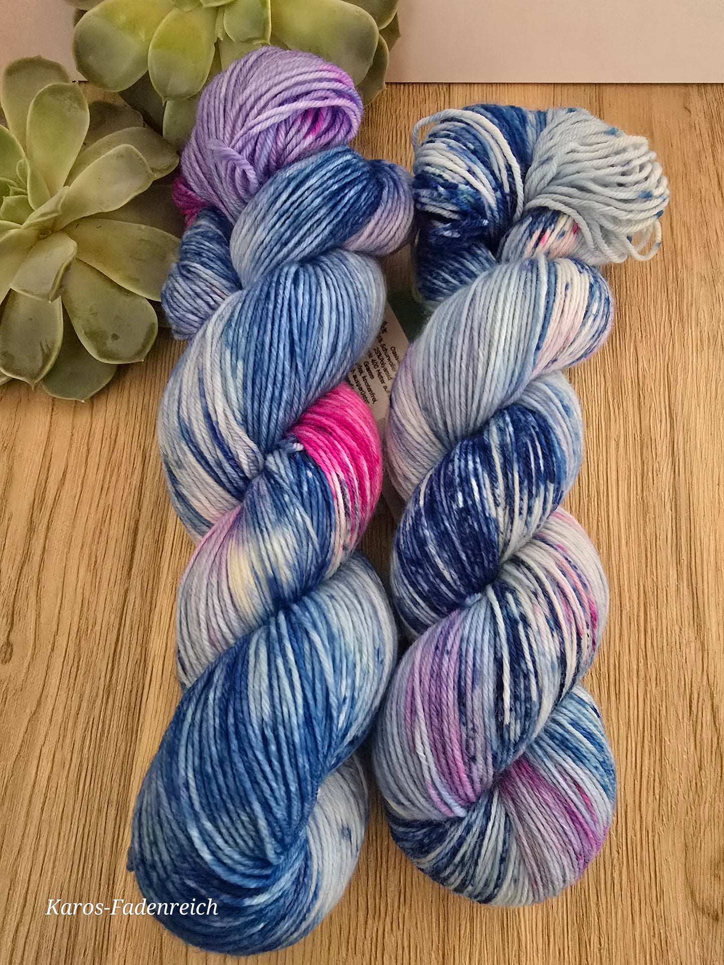 Cosima, Oasis400, Fingering weight,100 Gramm, 400 Meter, mit Liebe handgefärbt.