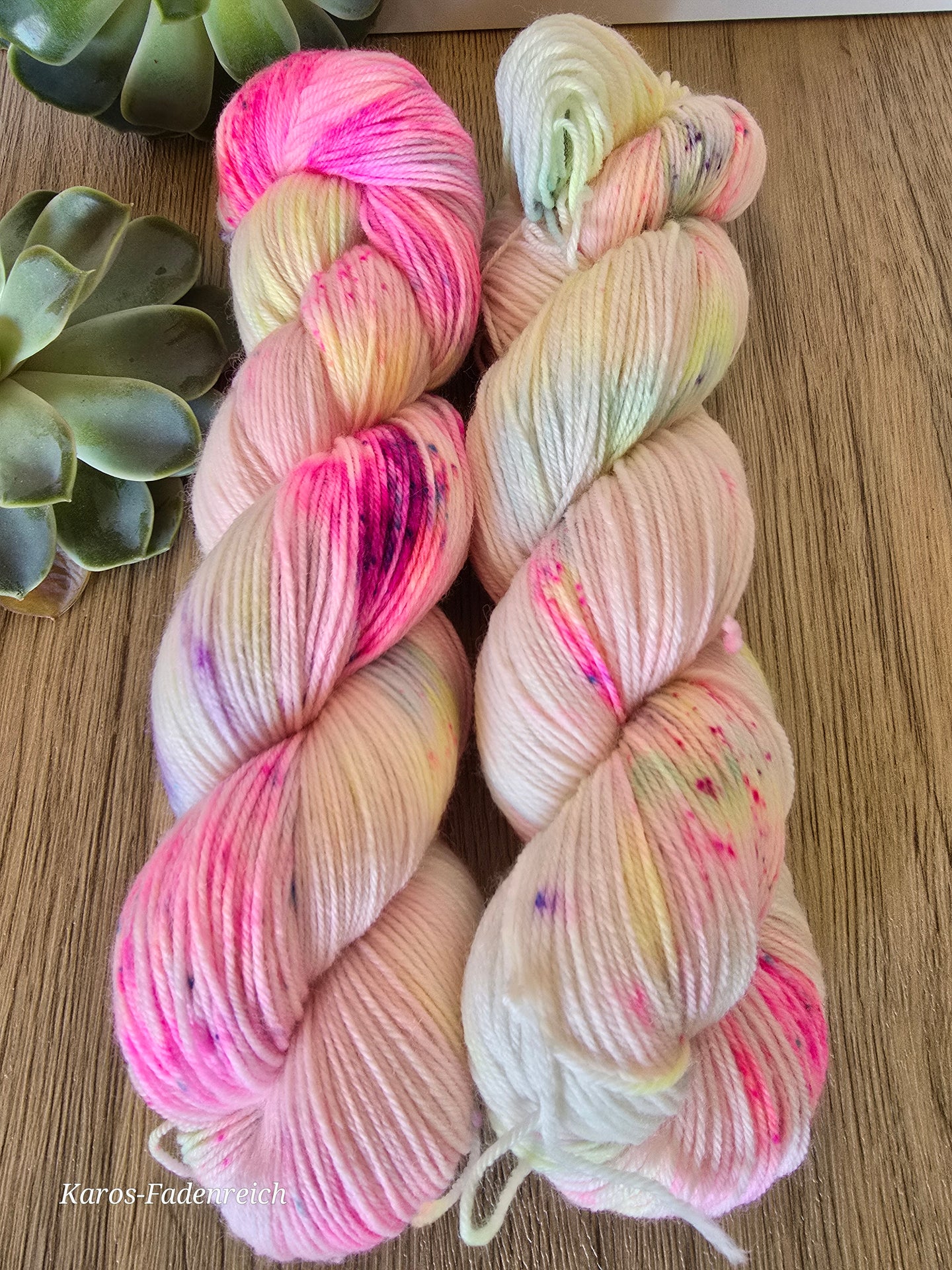 Hubba Bubba 2.0, Oasis400, Fingering weight,100 Gramm, 400 Meter, mit Liebe handgefärbt.