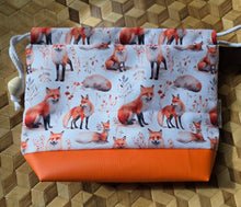 Lade das Bild in den Galerie-Viewer, Kleine Karo Bag mit viel Liebe handgenäht, Modell: Füchse
