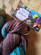 Lade das Bild in den Galerie-Viewer, Halloween,  Velvet Touch, Fingering weight,100 Gramm, 400 Meter, mit Liebe handgefärbt. Farbe: Oktober Strang Halloween
