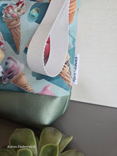 Lade das Bild in den Galerie-Viewer, Kleine Karo Bag mit viel Liebe handgenäht, Modell Lust auf Eis, grün
