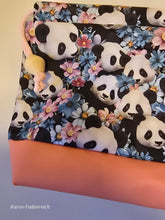 Lade das Bild in den Galerie-Viewer, Kleine Karo Bag mit viel Liebe handgenäht, Modell Panda
